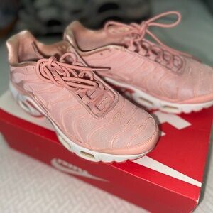 Women’s Nike Air Max Plus Coral stardust size 6.5